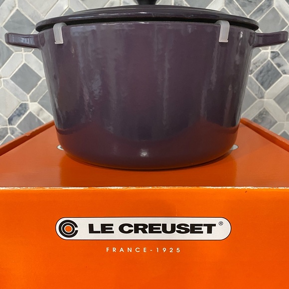 NIB Le Creuset Deep Dutch Oven Cassis - Picture 4 of 8